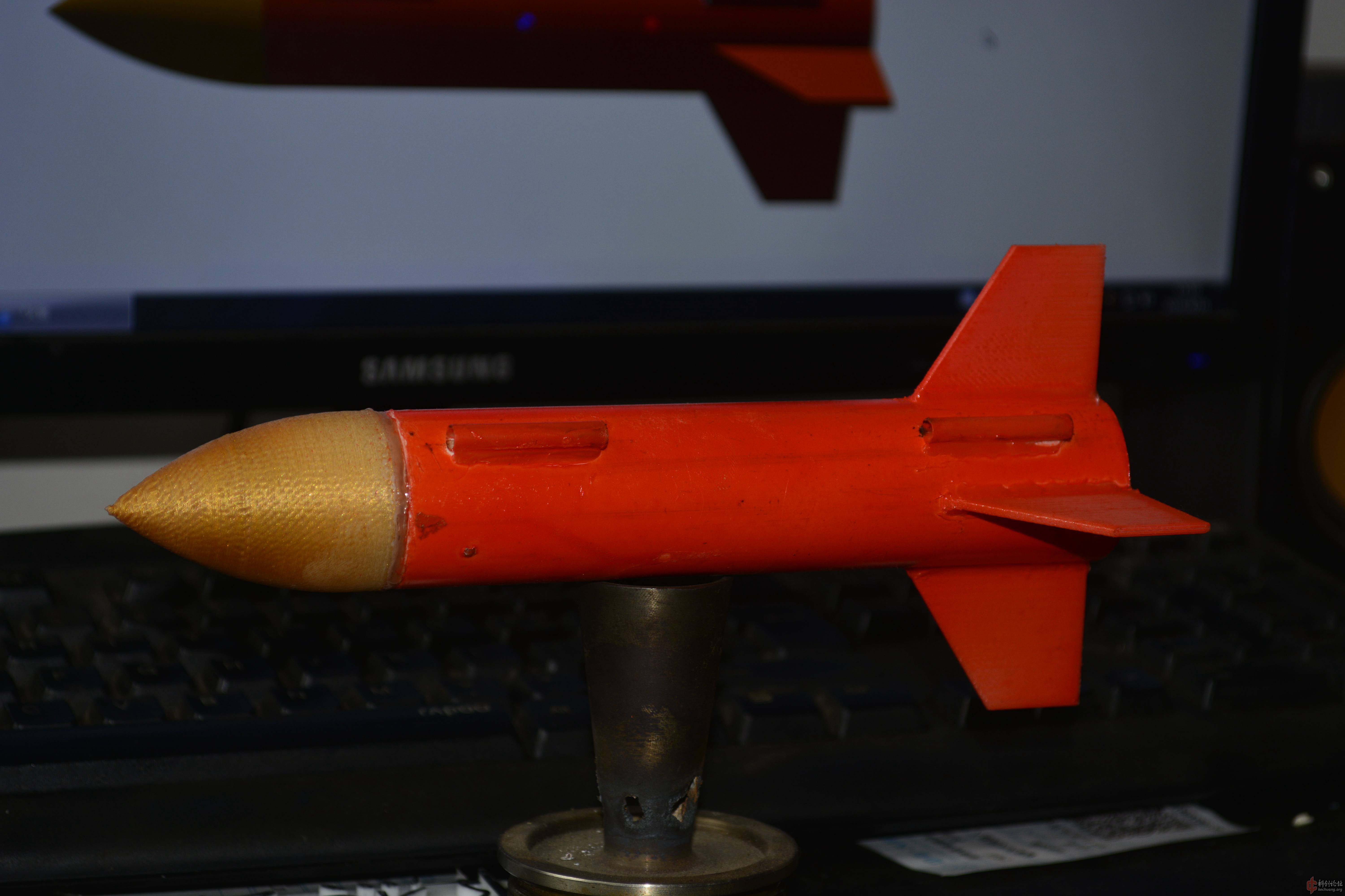 使用3d打印的头锥和尾翼的ppr发动机微型火箭发射