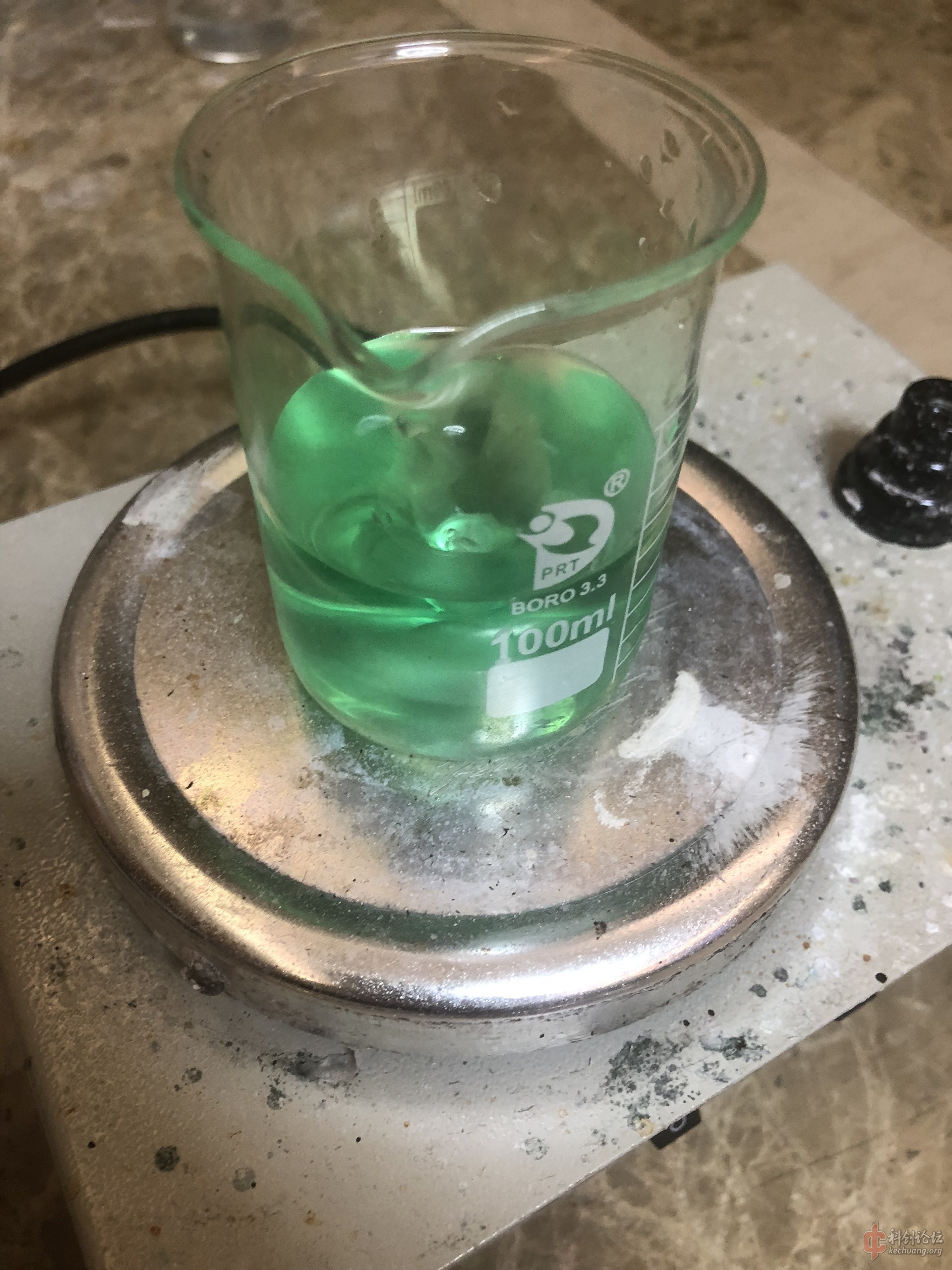 0g硫酸镍,加水溶解,然后加入2.6g七钼酸铵和1.