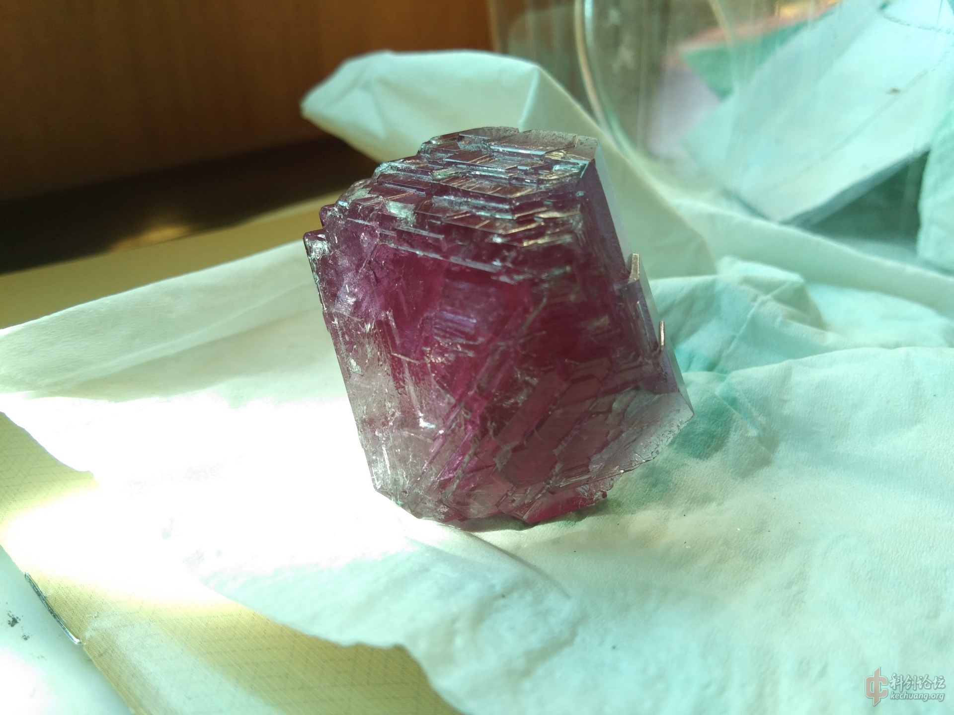 参赛紫晶之巅硫酸铝钾和硫酸铬钾混晶