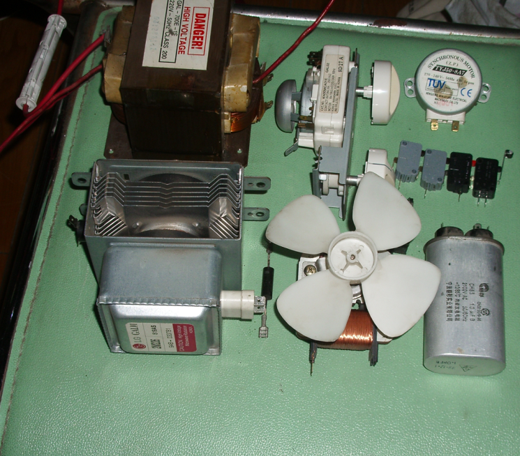 图前两天90元购得旧微波炉一台