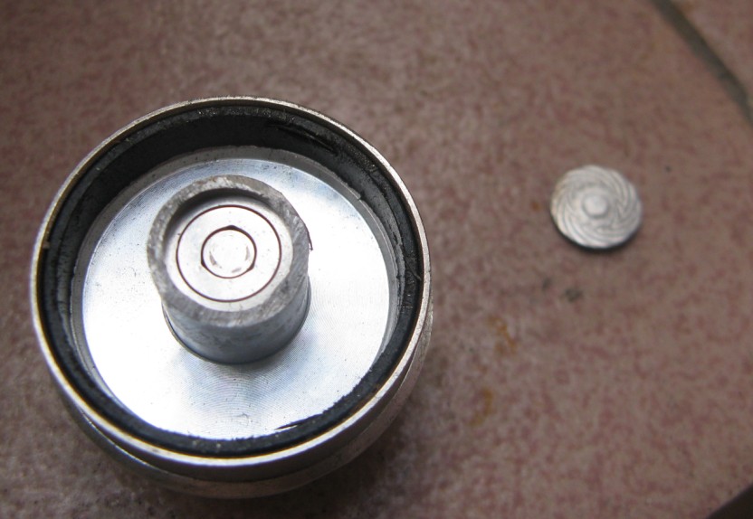 拆解硬盘上瘾了这次拆解到了液压轴承